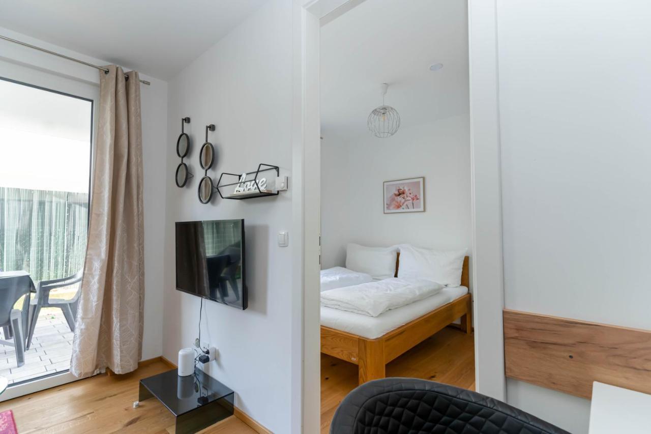 Modern Apartment With Tiny Garden Near City Center 维也纳 外观 照片