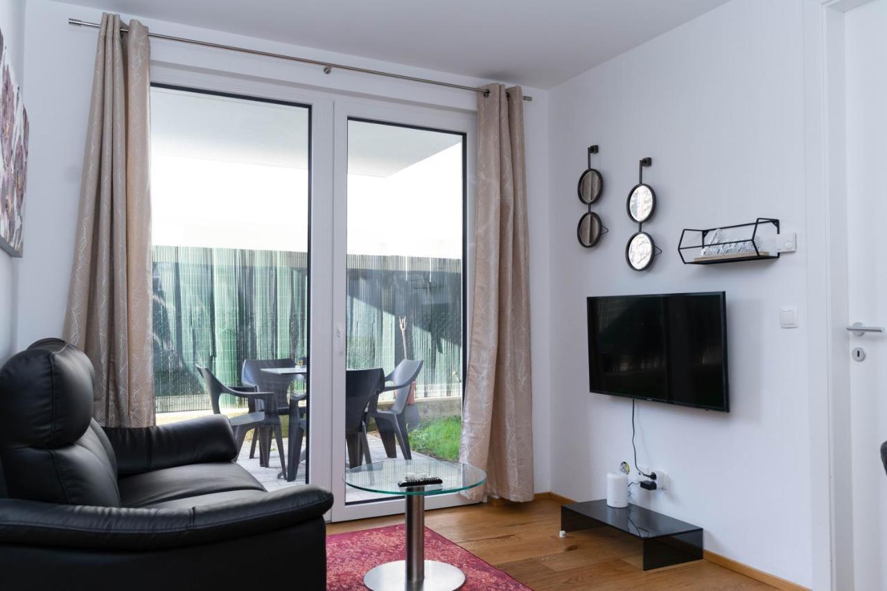 Modern Apartment With Tiny Garden Near City Center 维也纳 外观 照片